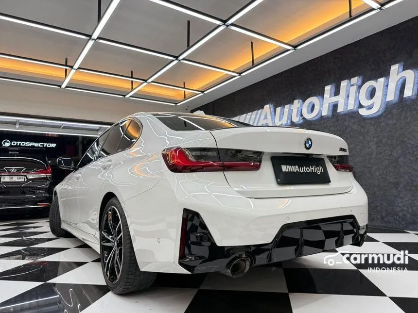 gallery_mobil-bekas-mobil123-bmw-3-series-330i-m-sport-pro-sedan-indonesia_copy_e9973ca4-7534-4e2a-84a8-74ae6a572bb7.jpg