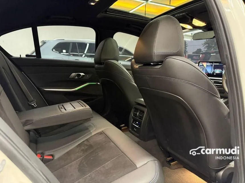 gallery_mobil-bekas-mobil123-bmw-3-series-330i-m-sport-pro-sedan-indonesia_copy_f4c564d6-c3d2-4e08-8aaf-85b3e0cccdfe.jpg