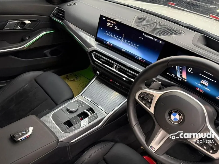 gallery_mobil-bekas-mobil123-bmw-3-series-330i-m-sport-pro-sedan-indonesia_copy_fee0c67a-dc83-4fff-a2d9-889c7c3980d9.jpg